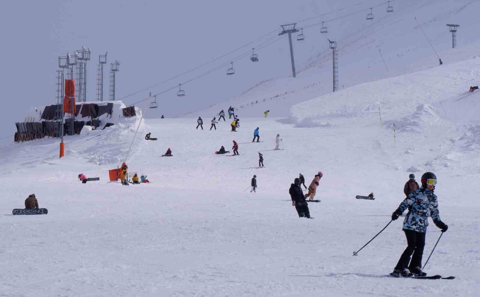 Palandöken bayramda cıvıl cıvıl