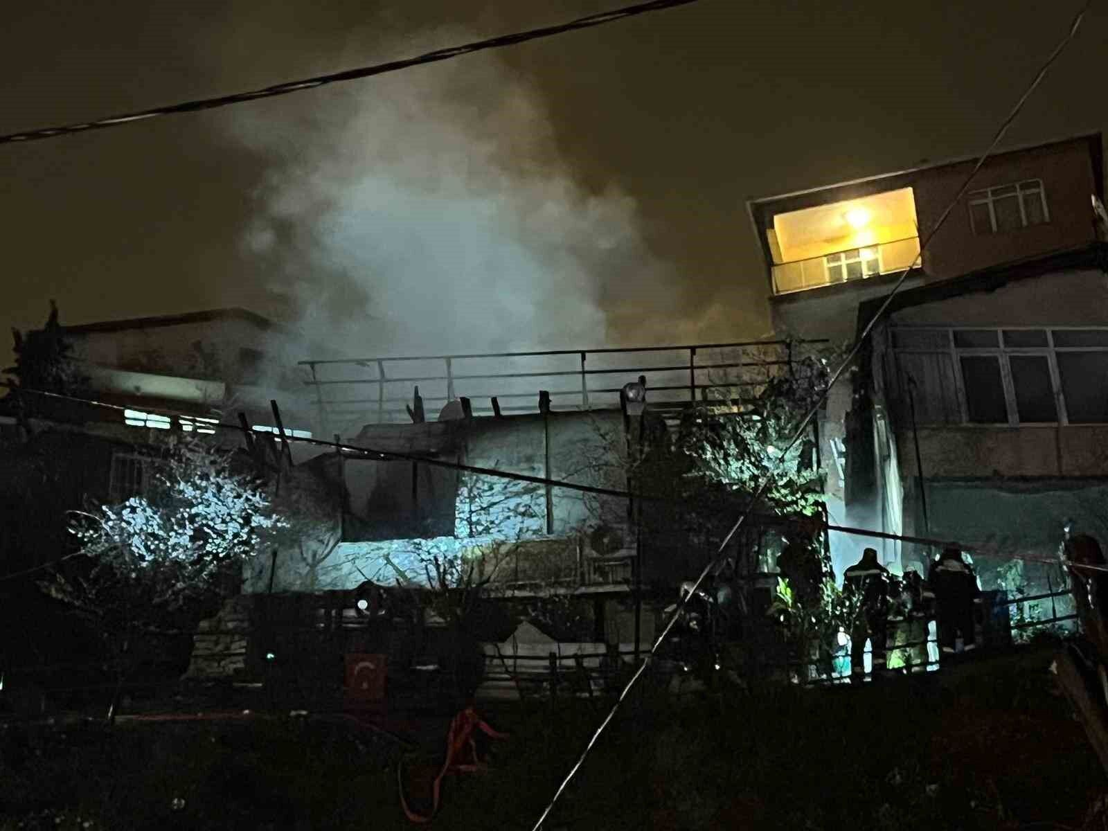 Sarıyer'de iki gecekondu alev alev yandı: 6 yaralı