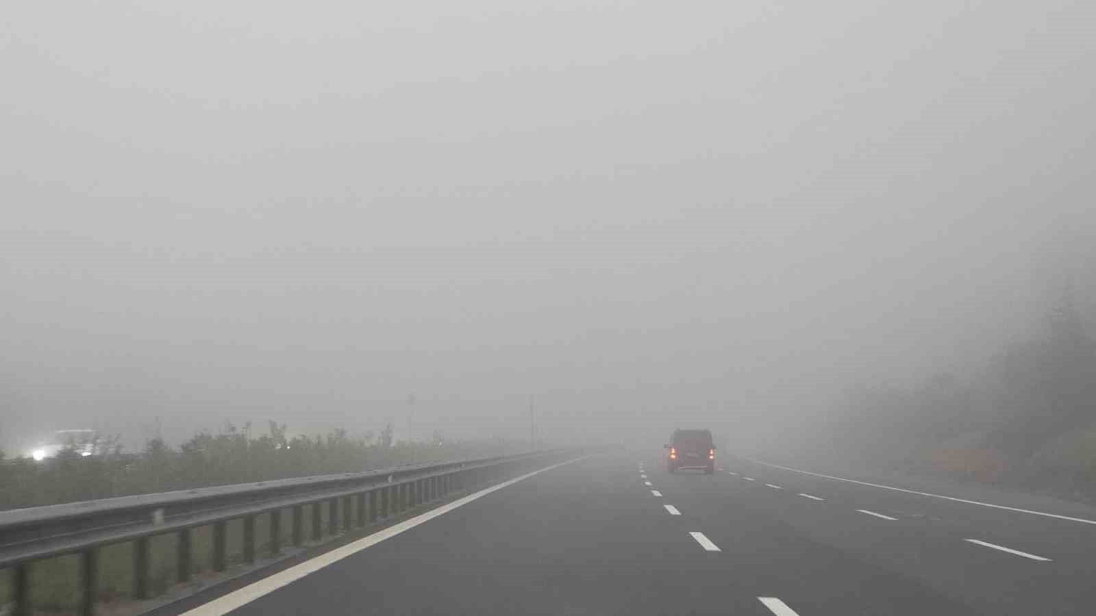 TEM Otoyolu Düzce geçişinde yoğun sis etkili oluyor