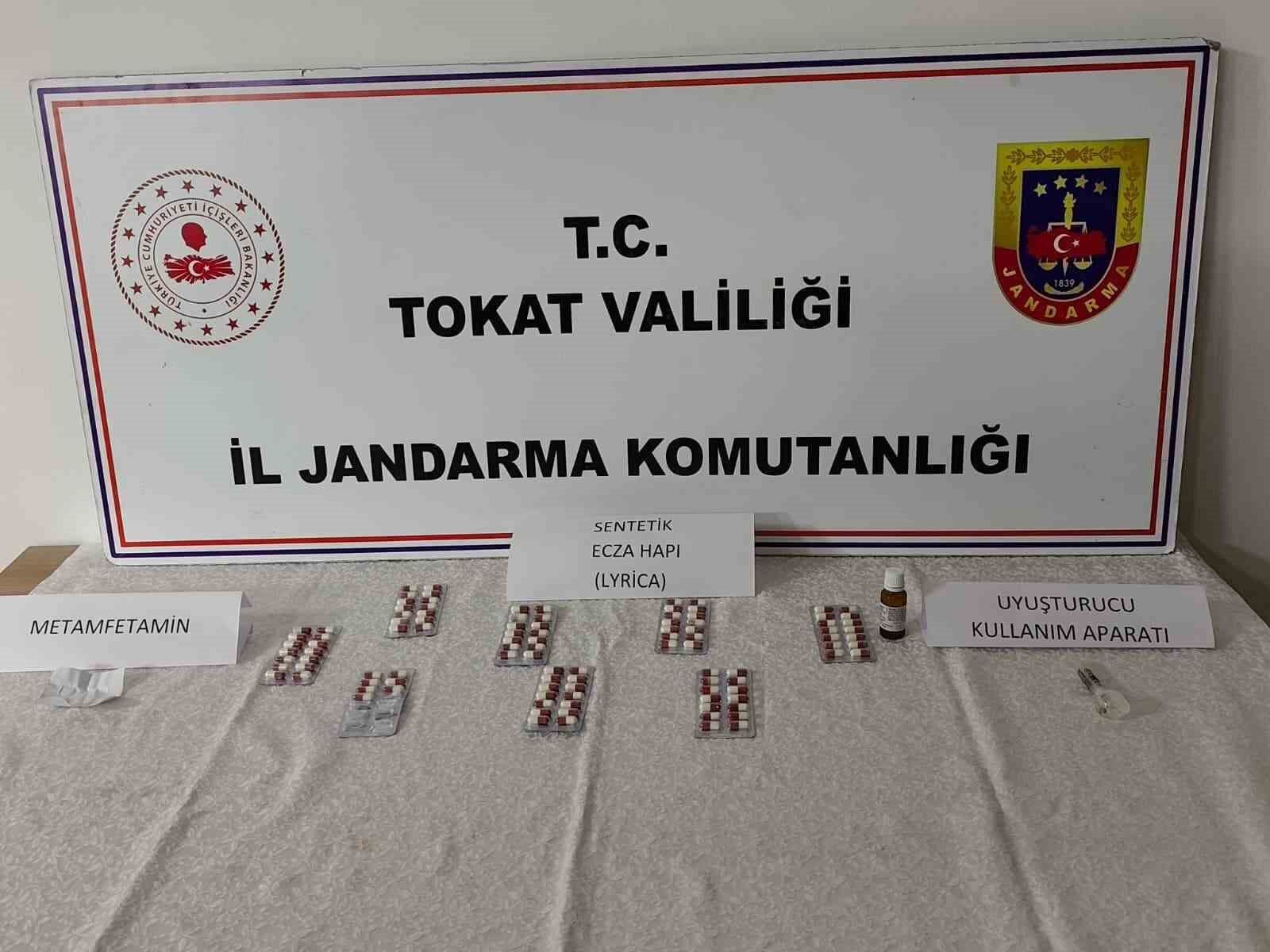 Tokat'ta araçta sentetik hap ve uyuşturucu madde bulunan şüpheli, adli kontrolle serbest kaldı
