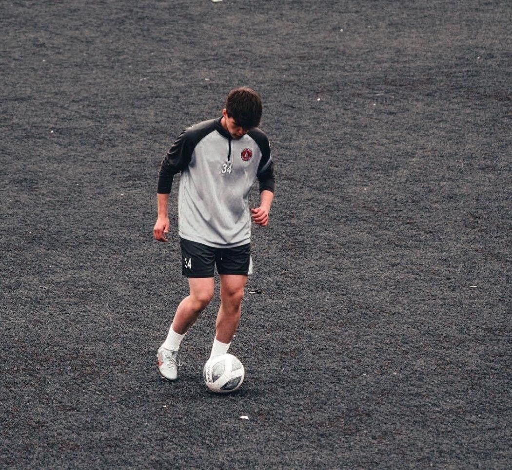 Ümraniye'de çakarlı araçla silahlı saldırı: 21 yaşındaki genç futbolcu hayatını kaybetti