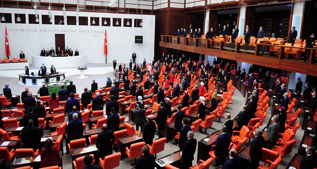 Doğum izni ve sosyal medyaya 15 yaş düzenlemesi TBMM’de kabul edildi