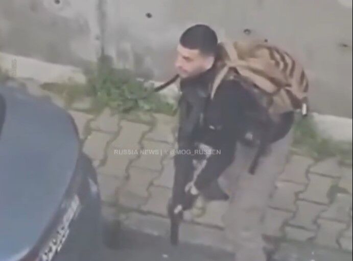 İsrail Konsolosluğu önündeki çatışma kameralara böyle yansıdı