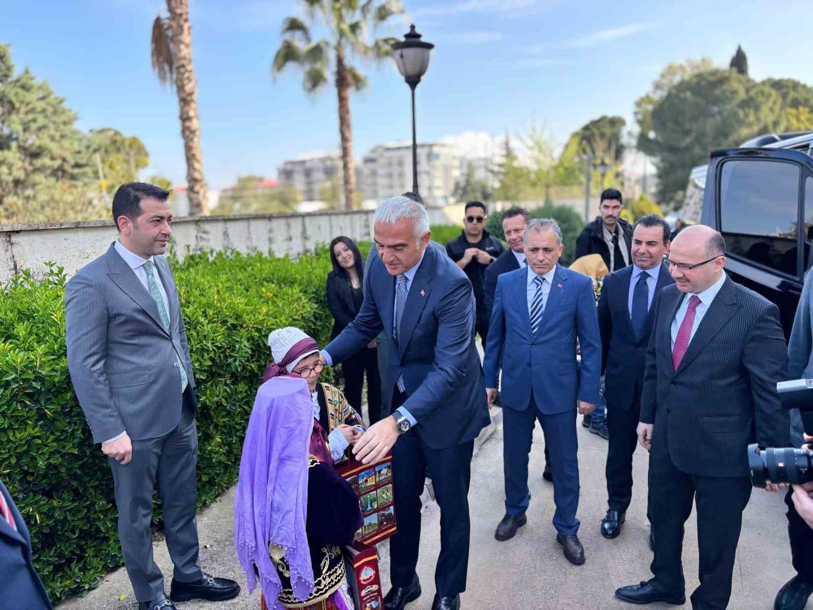 Bakan Ersoy: '2025 yılında 27 ülkede gerçekleştirdiğimiz dijital reklam kampanyalarıyla 4,9 milyon gösterim sağladık'