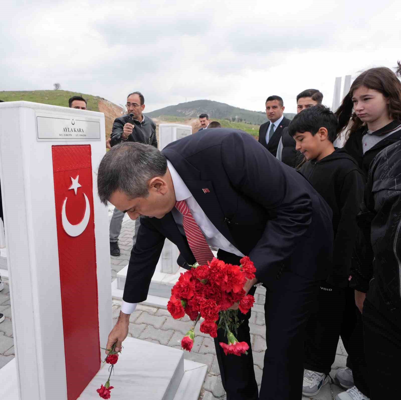 Bakan Tekin: 'İçişleri Bakanlığımız, bütün okullarımızda çocuklarımızın güvenli bir biçimde eğitimlerine devam etmesi için çalışmalarını devam ettiriyor'