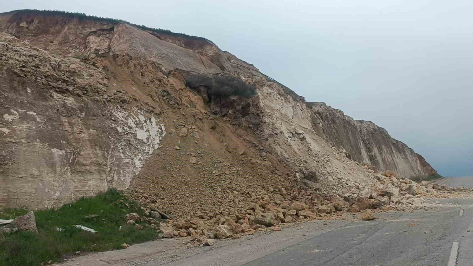 Batman'da heyelan: Üniversitenin yolu ulaşıma kapandı