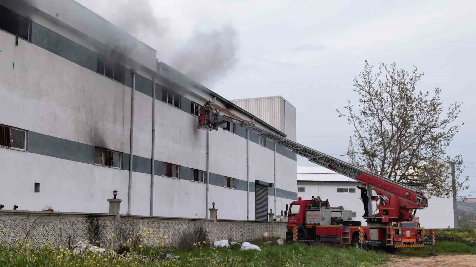 Bursa'da mobilya fabrikasında korkutan yangın