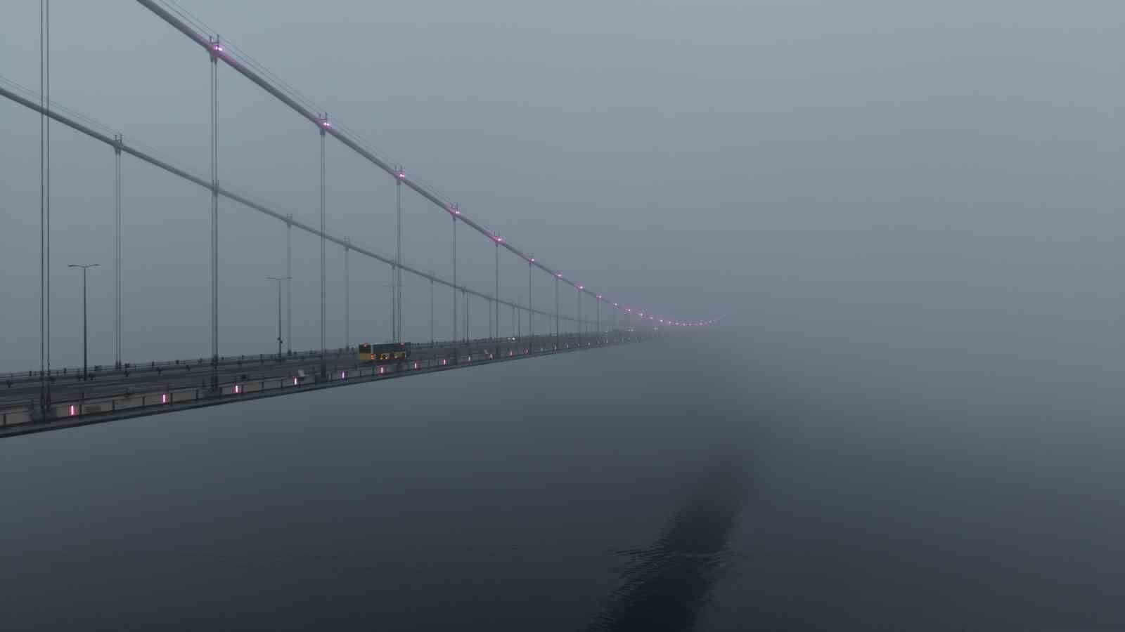 İstanbul Boğazı'nda sis etkili oluyor