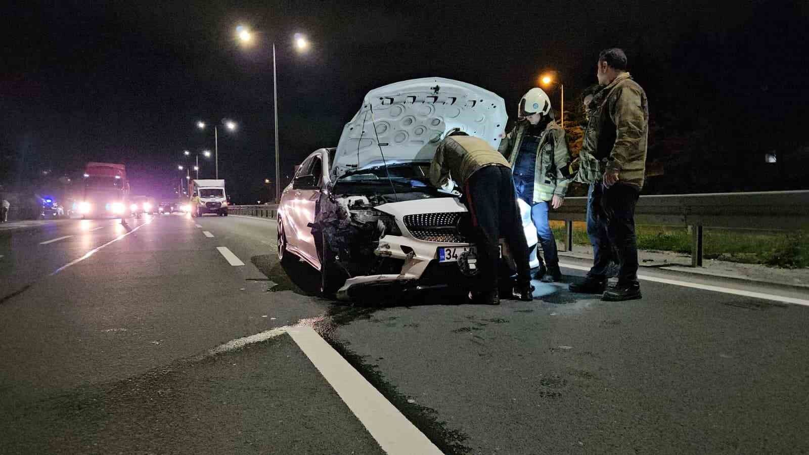 Kağıthane'de alkollü sürücü viyadükte kazaya neden oldu: Cip yan yattı