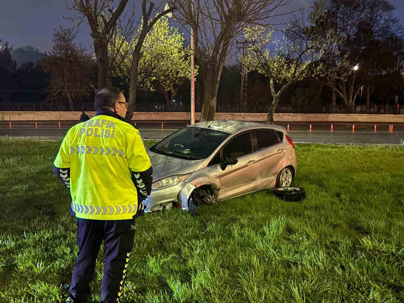 Kayseri'de kaza yapan sürücü otomobilini bırakıp kaçtı