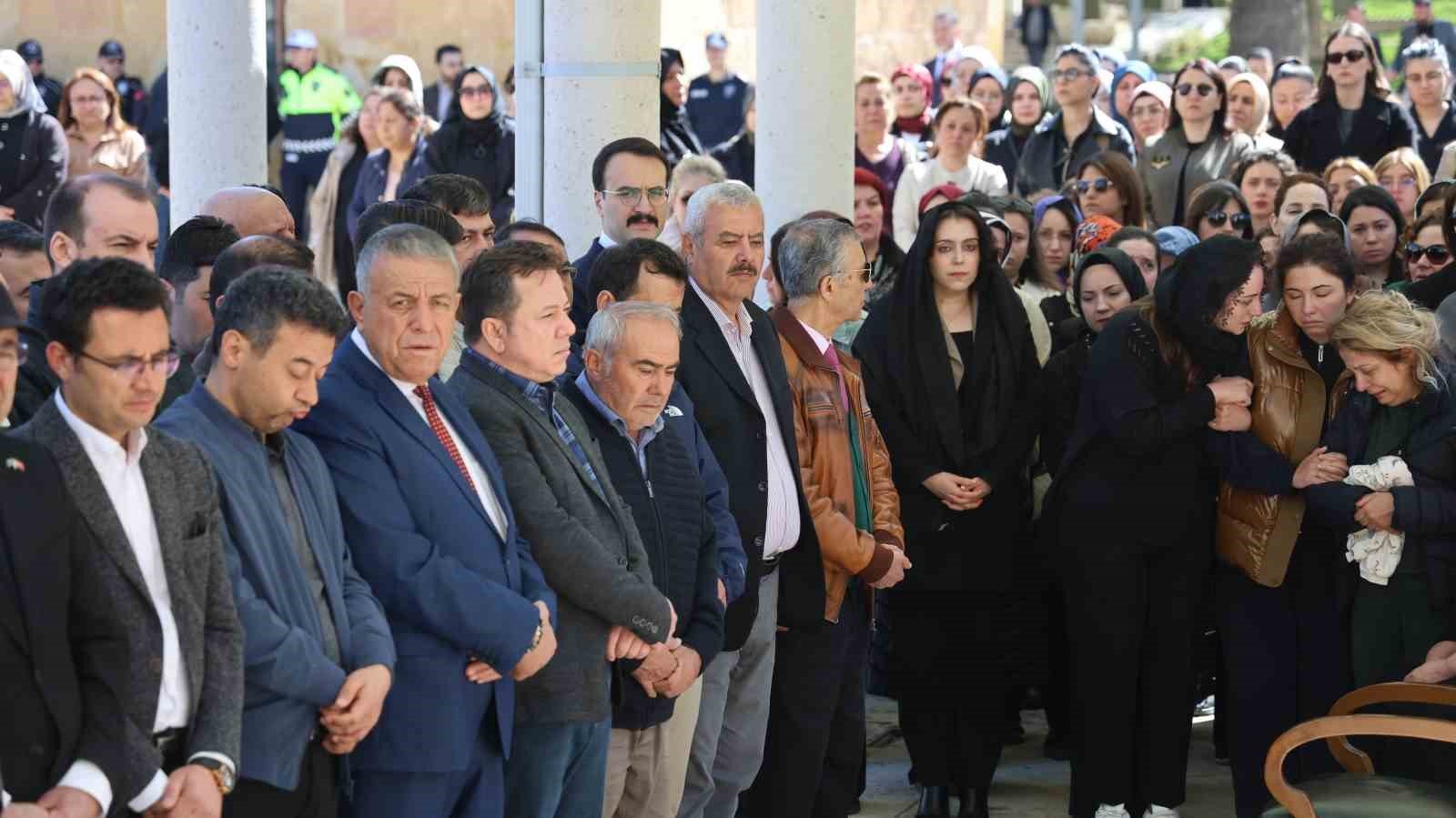 Kırşehir'de boğazına çilek kaçan 2,5 yaşındaki çocuk hayatını kaybetti