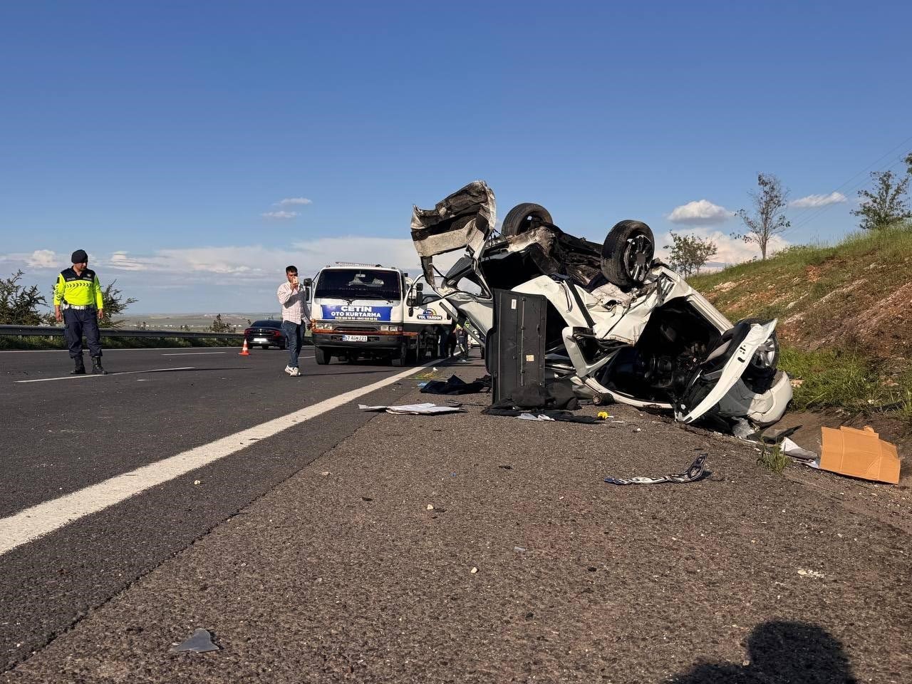 Şanlıurfa'da hafif ticari araç otomobille çarpıştı: 3 ölü, 5 yaralı