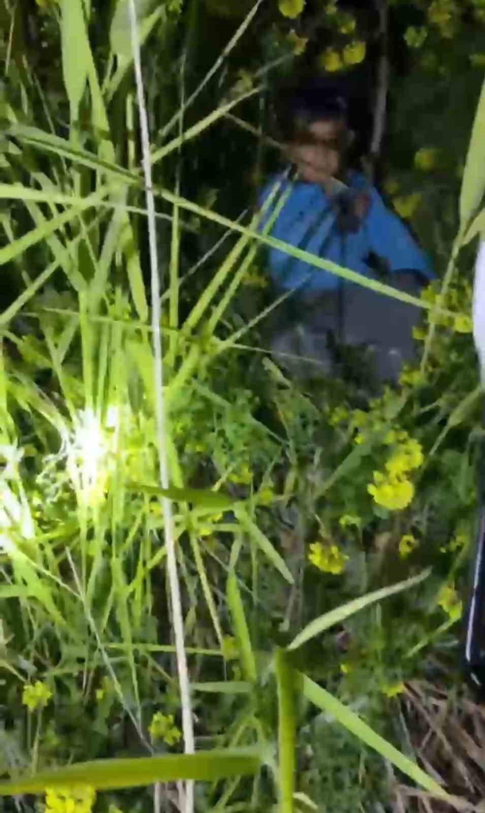 Şanlıurfa'da kayalıklarda mahsur kalan 2 küçük kardeş kurtarıldı