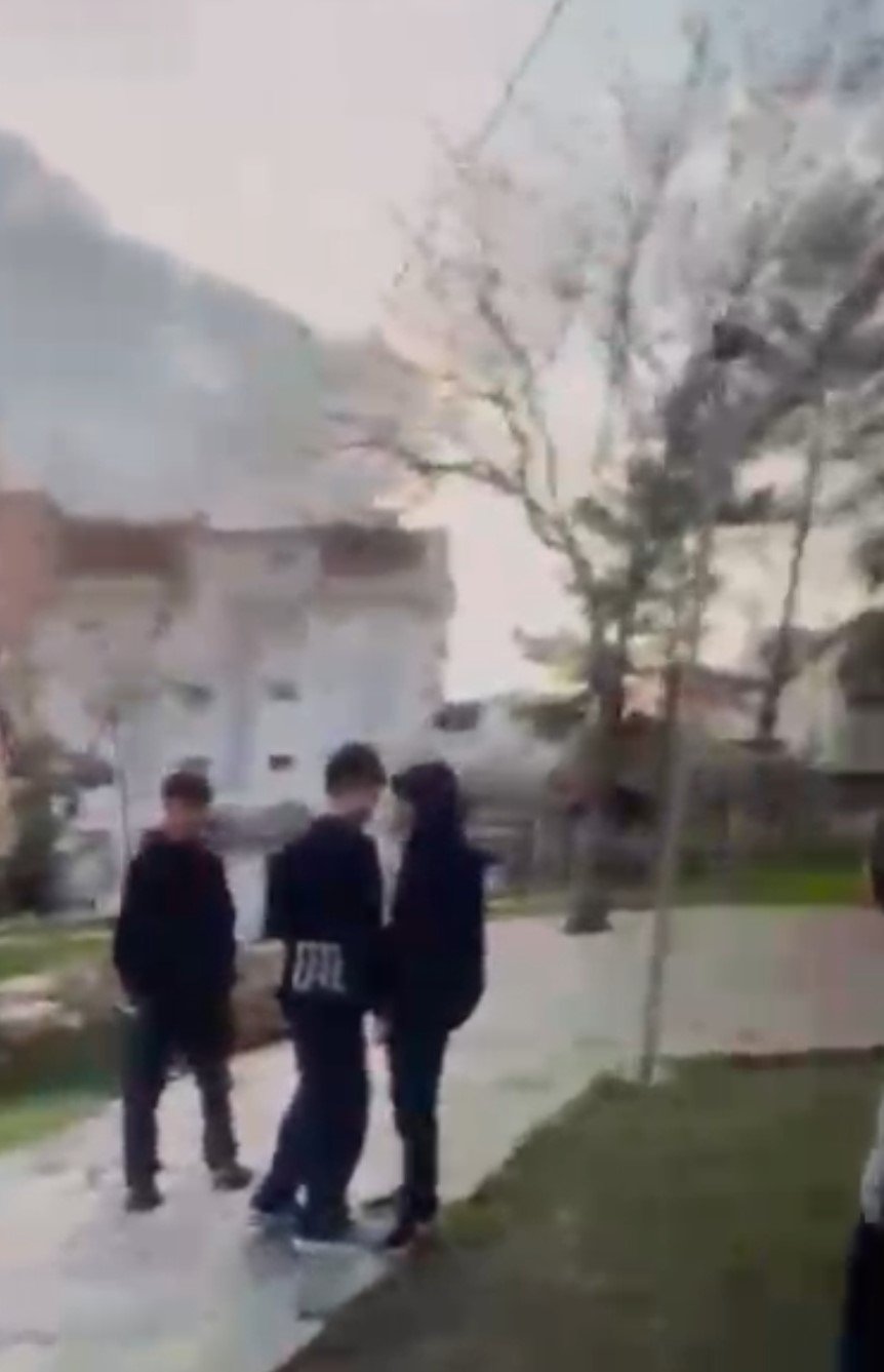 Yaşıtını bıçakla ağır yaralayan çocuk saldırı anını da kayda aldırdı