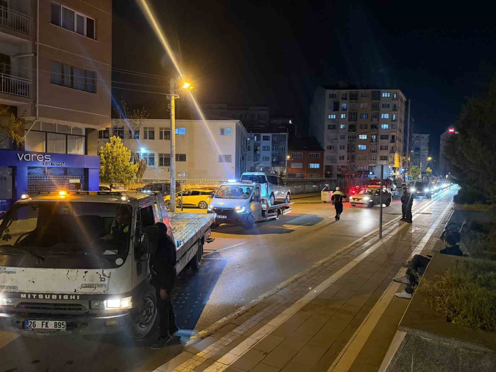 1 Mayıs tedbirlerine uymayan sürücülere ait 33 araç gece çekildi