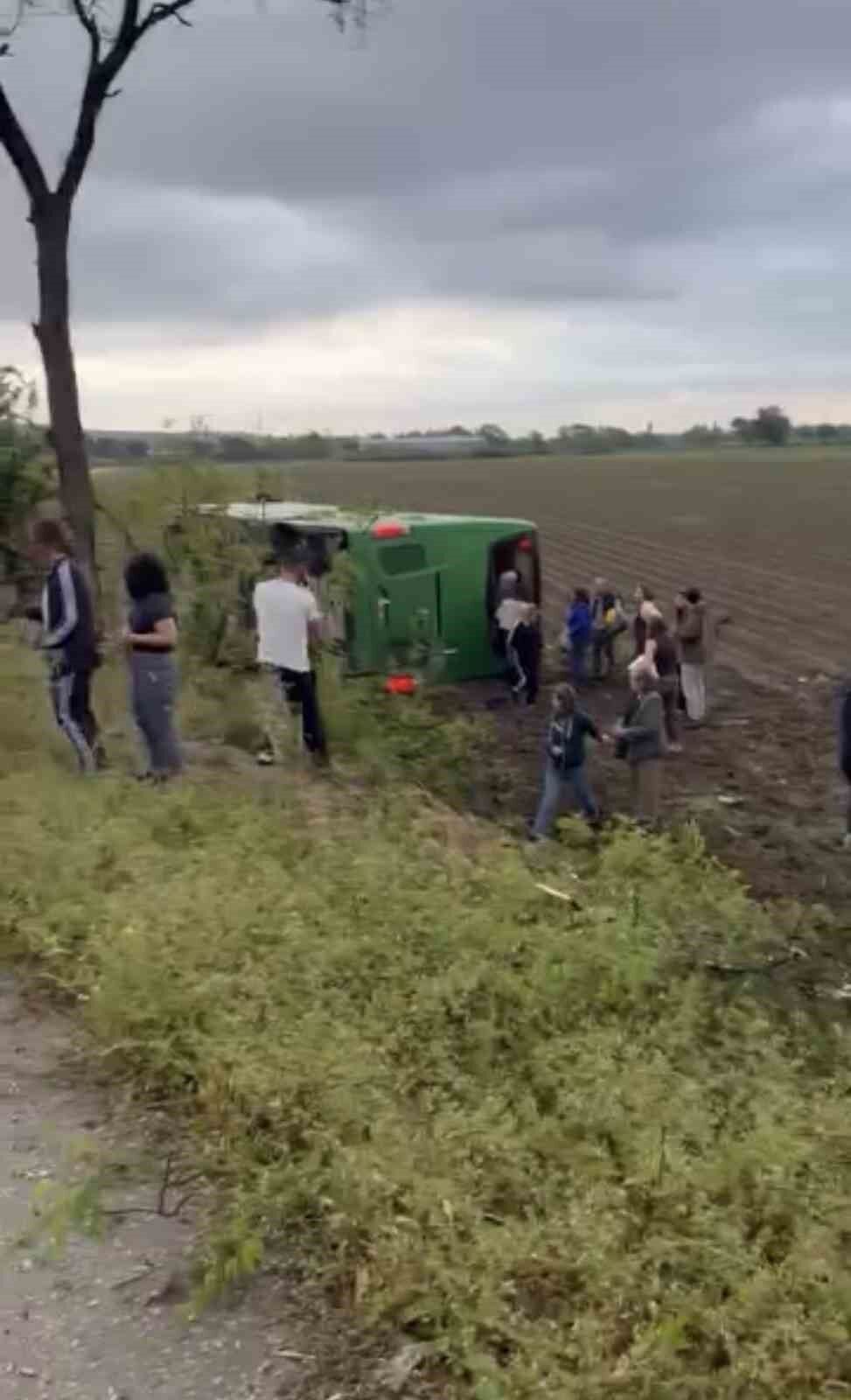 Çanakkale'de otobüs devrildi: Çok sayıda yaralı var