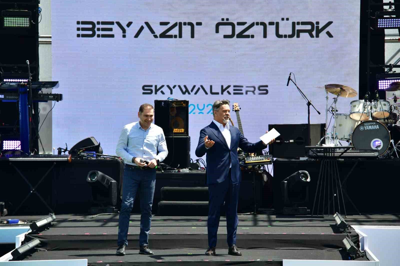 İGA İstanbul Havalimanında büyük aile buluşması: İGA çalışanları Skywalkers'ta