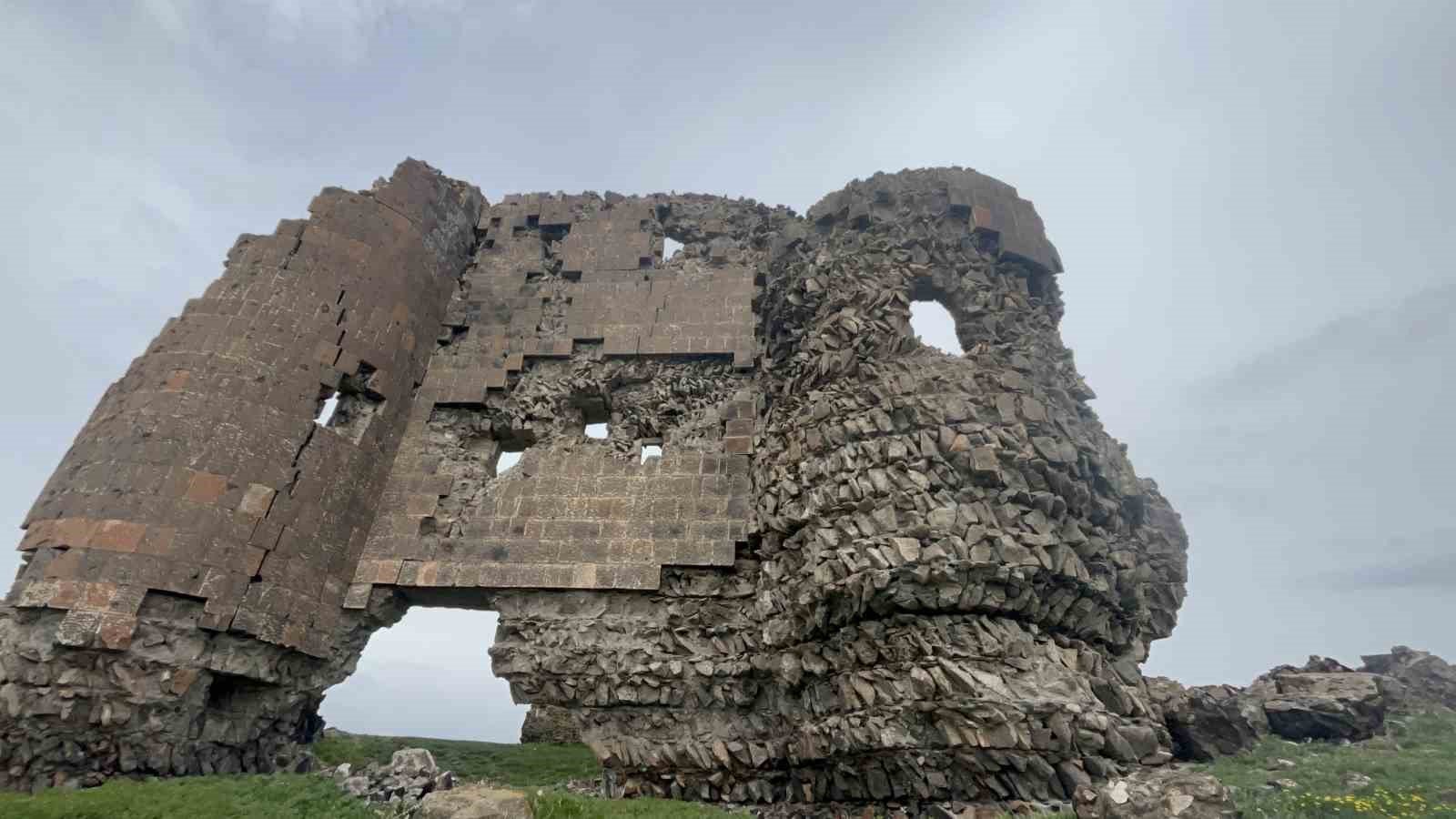 Kars'taki bin yıllık Kız Kalesi yok olma tehlikesiyle karşı karşıya