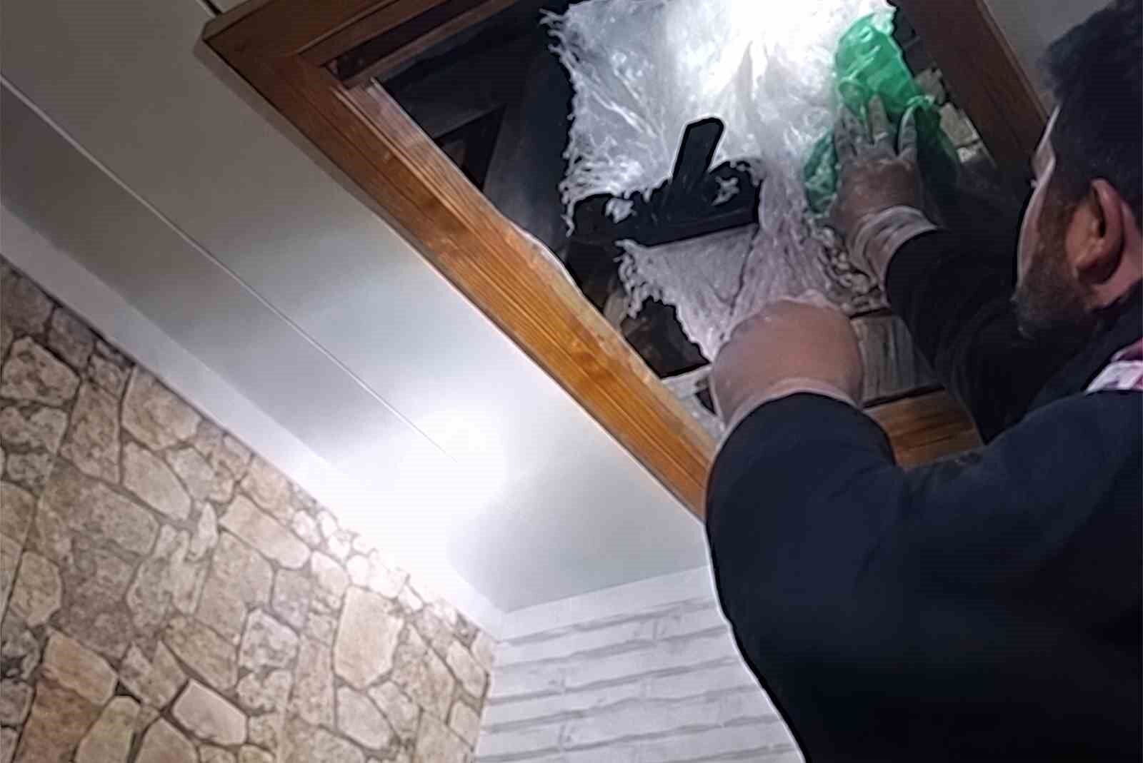Kırıkkale'de çatıya gizlenen çuvaldan Kalaşnikof çıktı