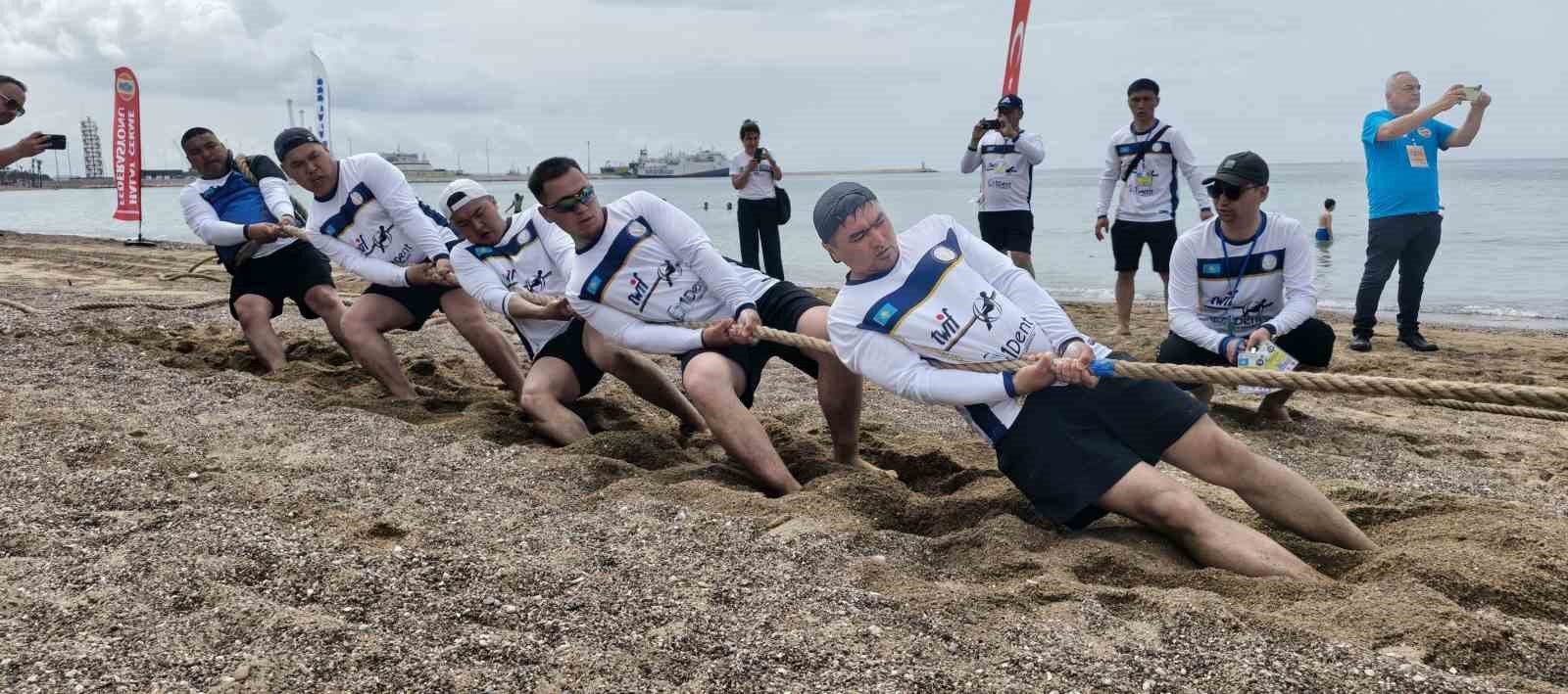 Kuma saplana saplana tezahürat eşliğinde halat çektiler