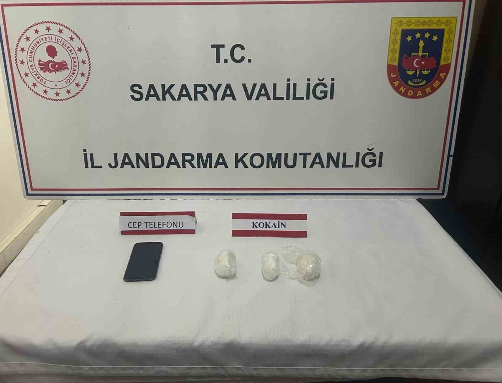 Sakarya'da 4 ilçede uyuşturucu operasyonu: 1 milyonluk kokain ele geçirildi