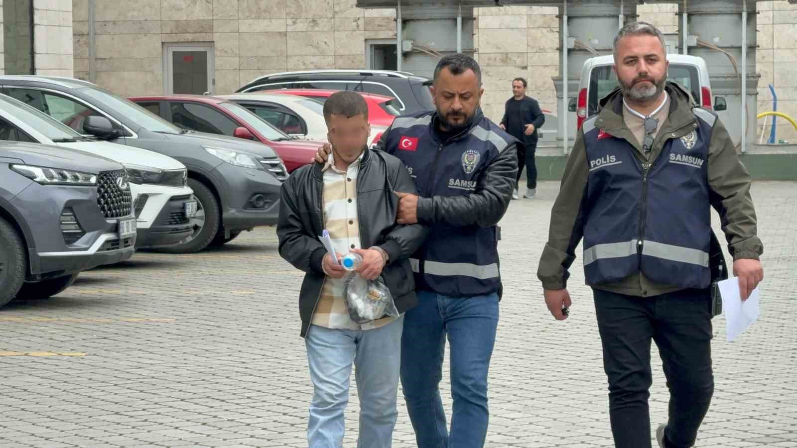 Tartıştığı kişinin aracına tüfekle ateş açan zanlı tutuklandı