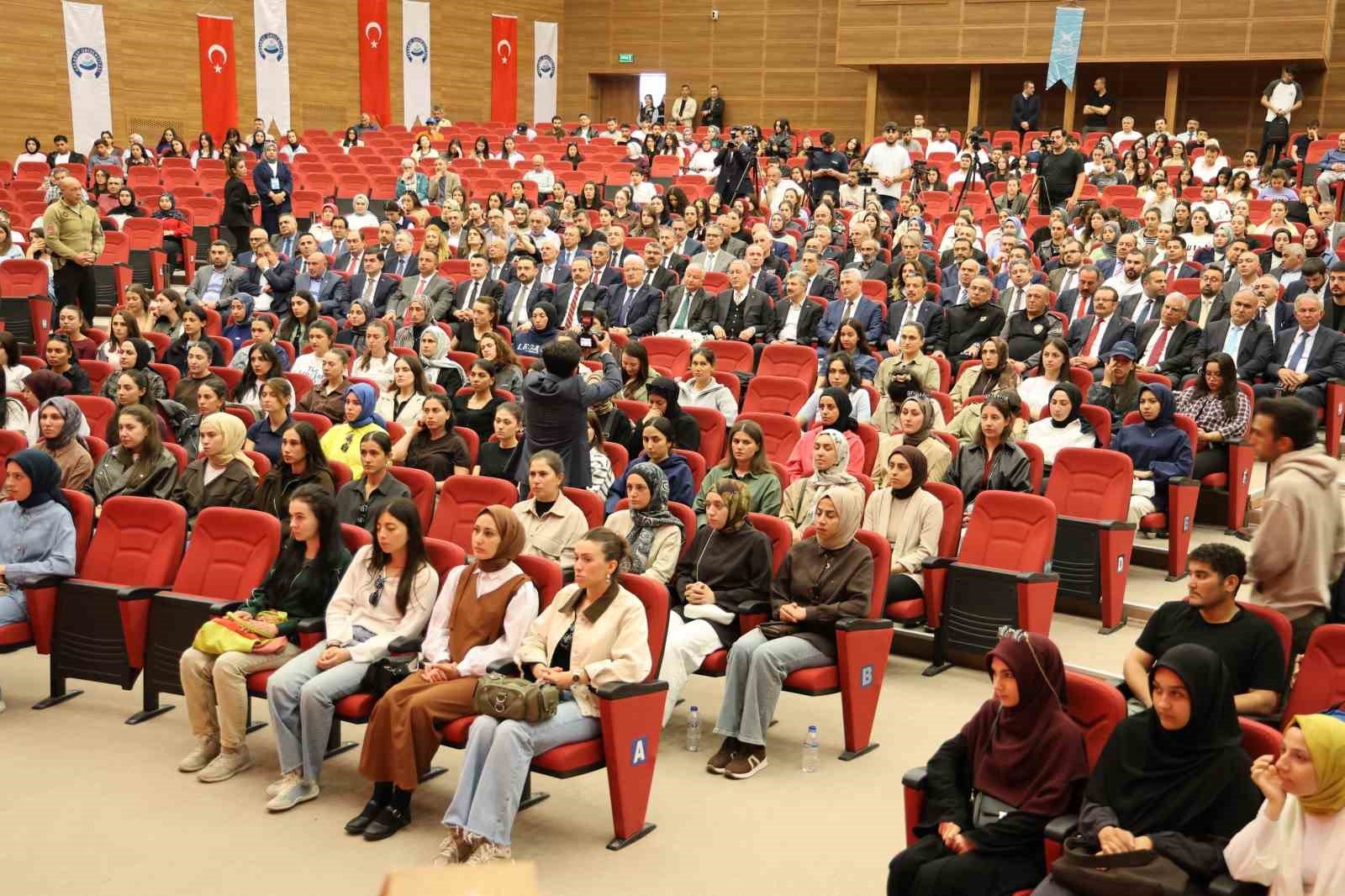 TBMM Milli Savunma Komisyonu Başkanı Akar: 'Parasını verdiğimiz halde alamadıklarımızı şu anda ihraç eder hale geldik'