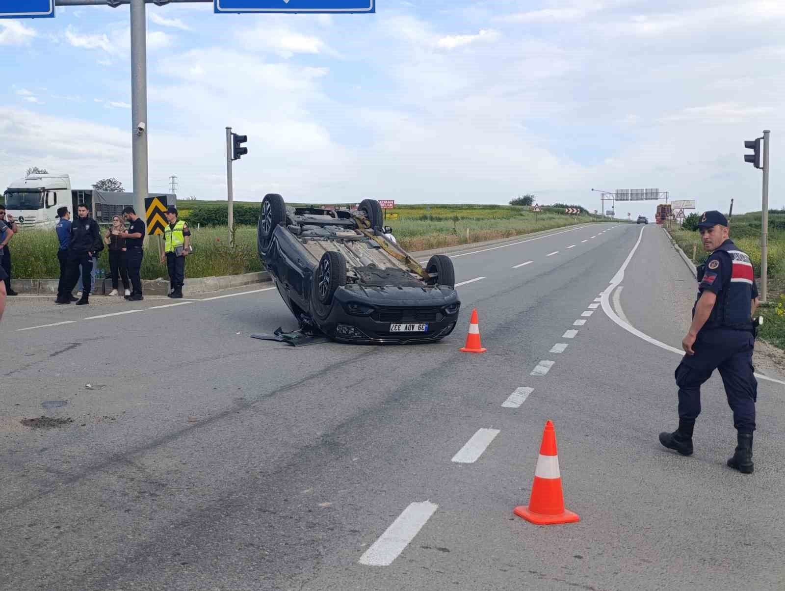 Tekirdağ'da kamyonetle çarpışan otomobil ters döndü: 1 yaralı