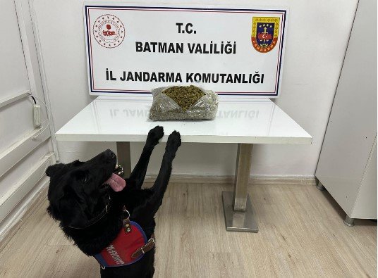 Batman’da ticari takside uyuşturucu operasyonu: 1 kilo 452 gram skunk ele geçirildi
