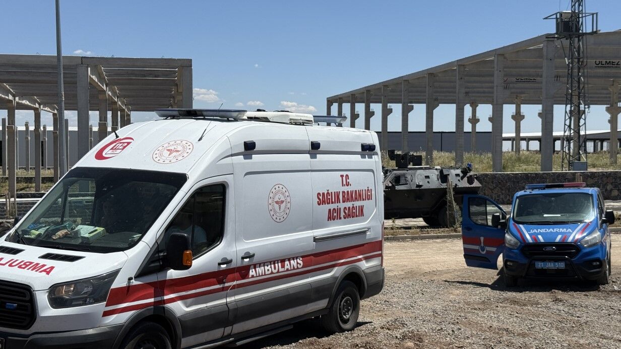 Diyarbakır’da Feci İş Kazası: 15 Tonluk Beton Blok İşçilerin Üzerine Devrildi