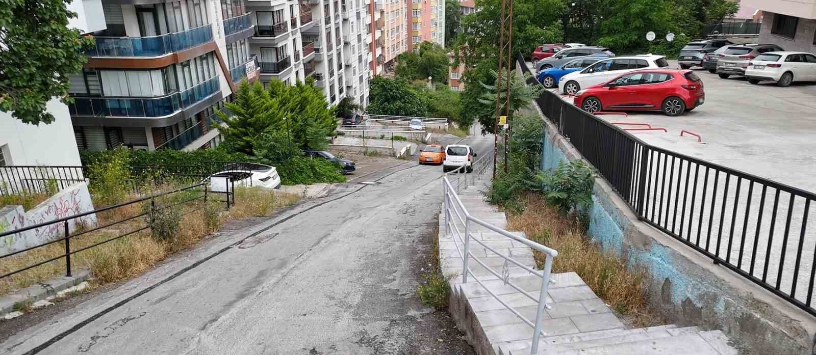 Ankara'da araçların çıkamadığı yokuş Türkiye'de gündem oldu