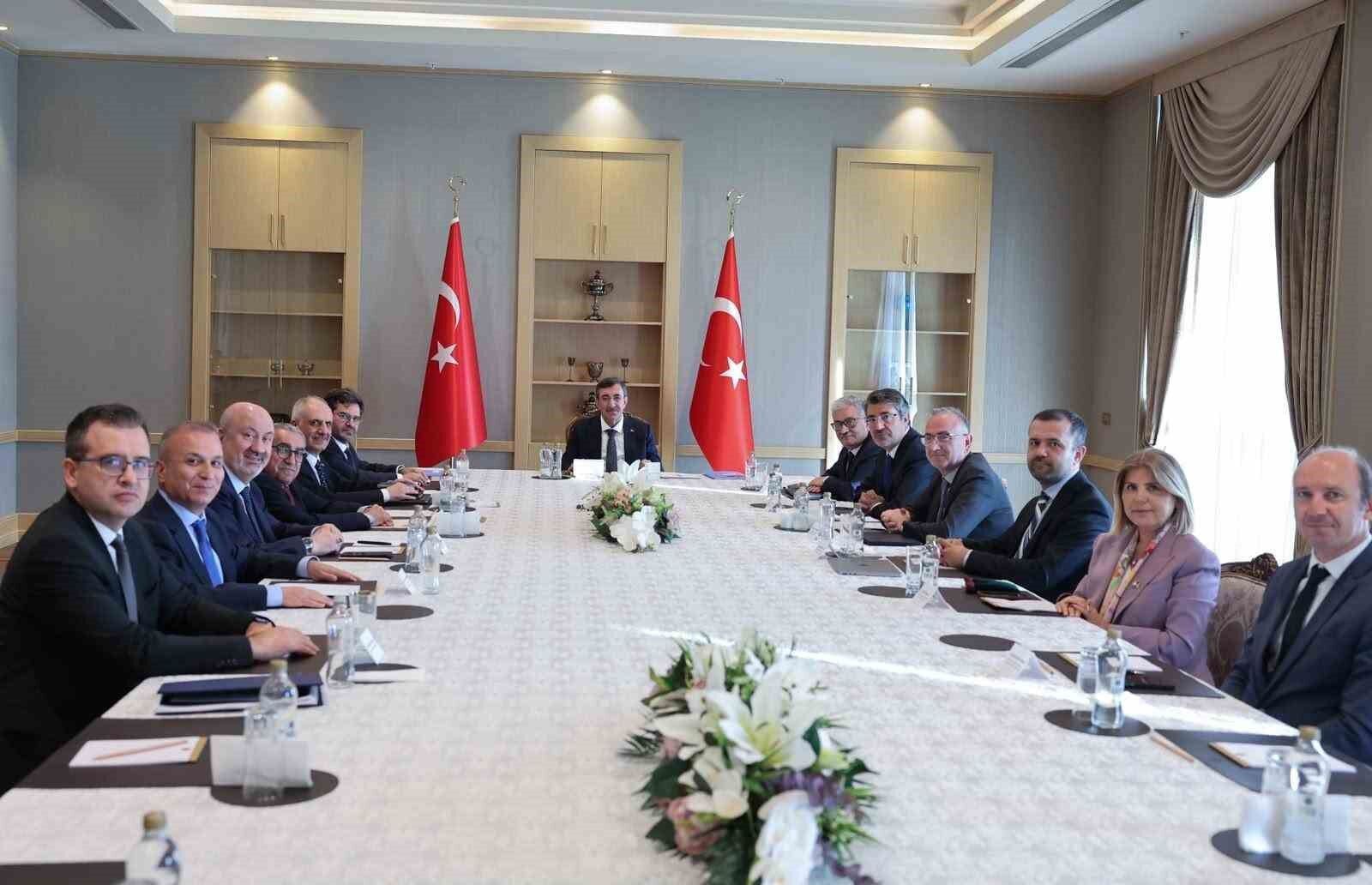 Cumhurbaşkanı Yardımcısı Yılmaz, Cumhurbaşkanlığı Ekonomi Politikaları Kurulu üyeleriyle bir araya geldi