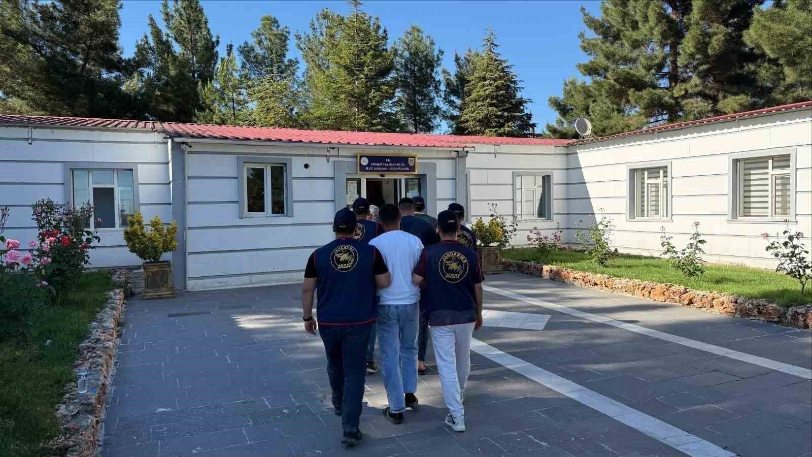 Diyarbakır’da Güvenlik Operasyonu: Ağır Suçlardan Arananlar Yakalandı