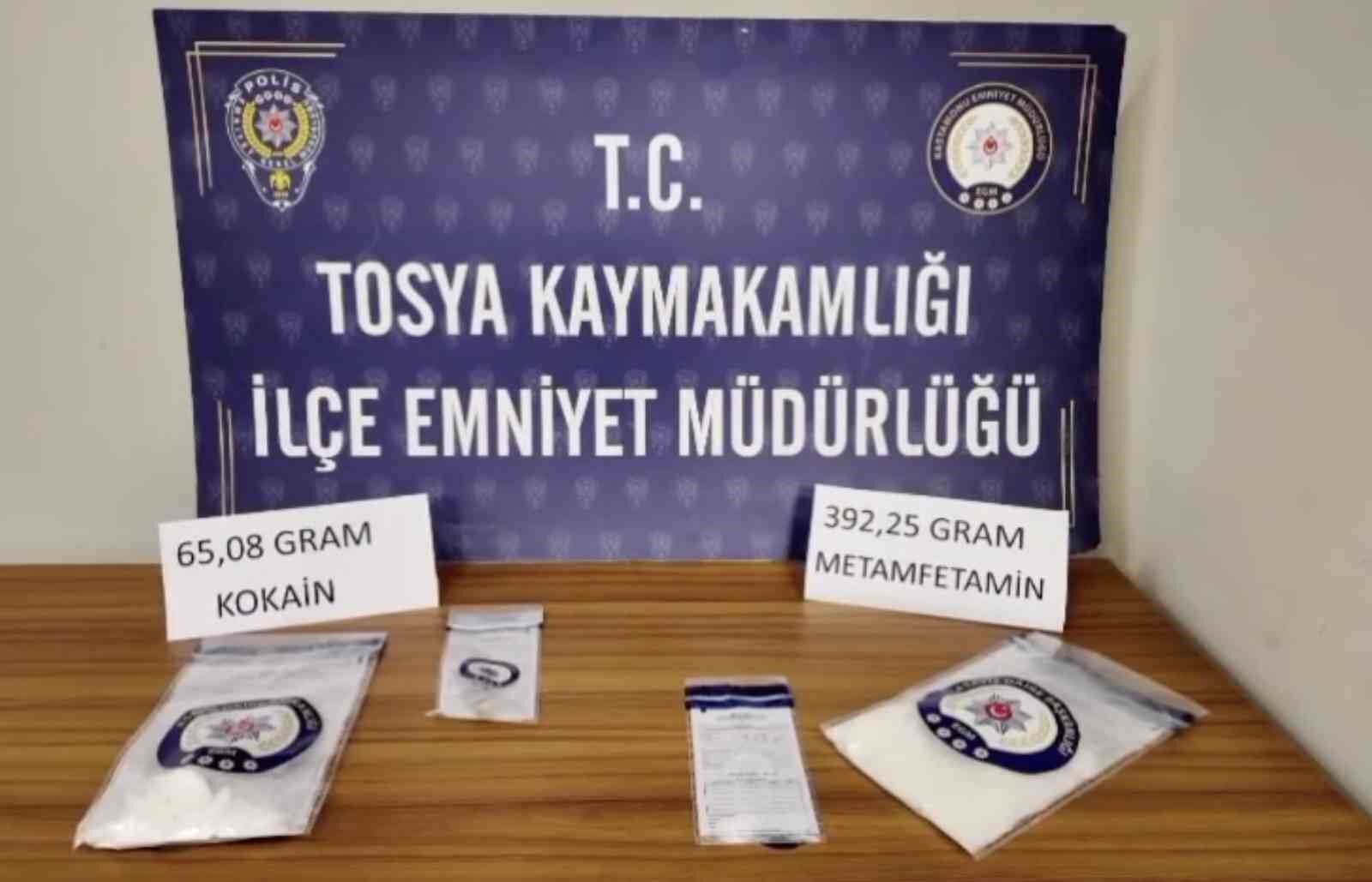 Durdurulan araçtan uyuşturucu çıktı: 2 tutuklama