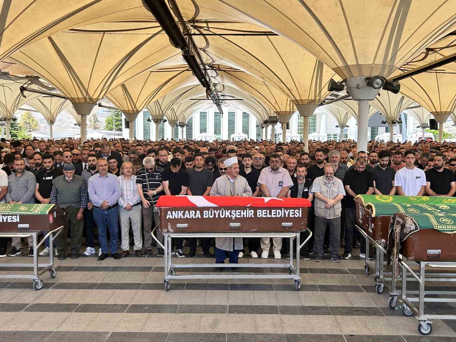 Mühimmat sahasındaki patlamada hayatını kaybeden işçi Ankara'da toprağa verildi