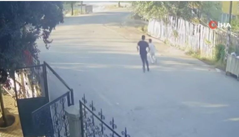 Deprem anında çocukların panik dolu kaçışı kamerada