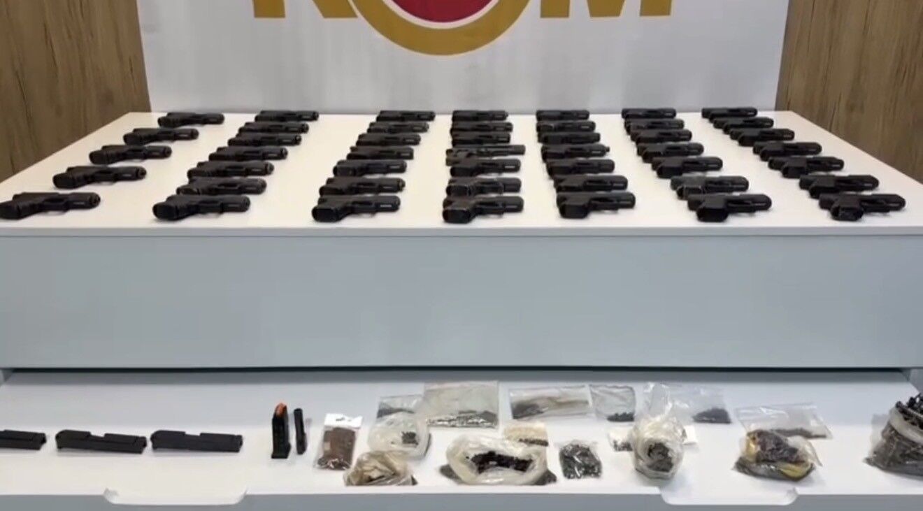 Gizli Bölmelerden Cephanelik Çıktı: 47 Ruhsatsız Tabanca Ele Geçirildi