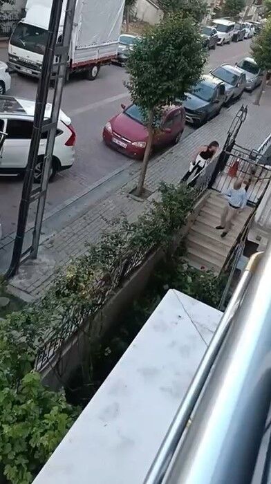 Avcılar'da park yeri tartışması kamerada