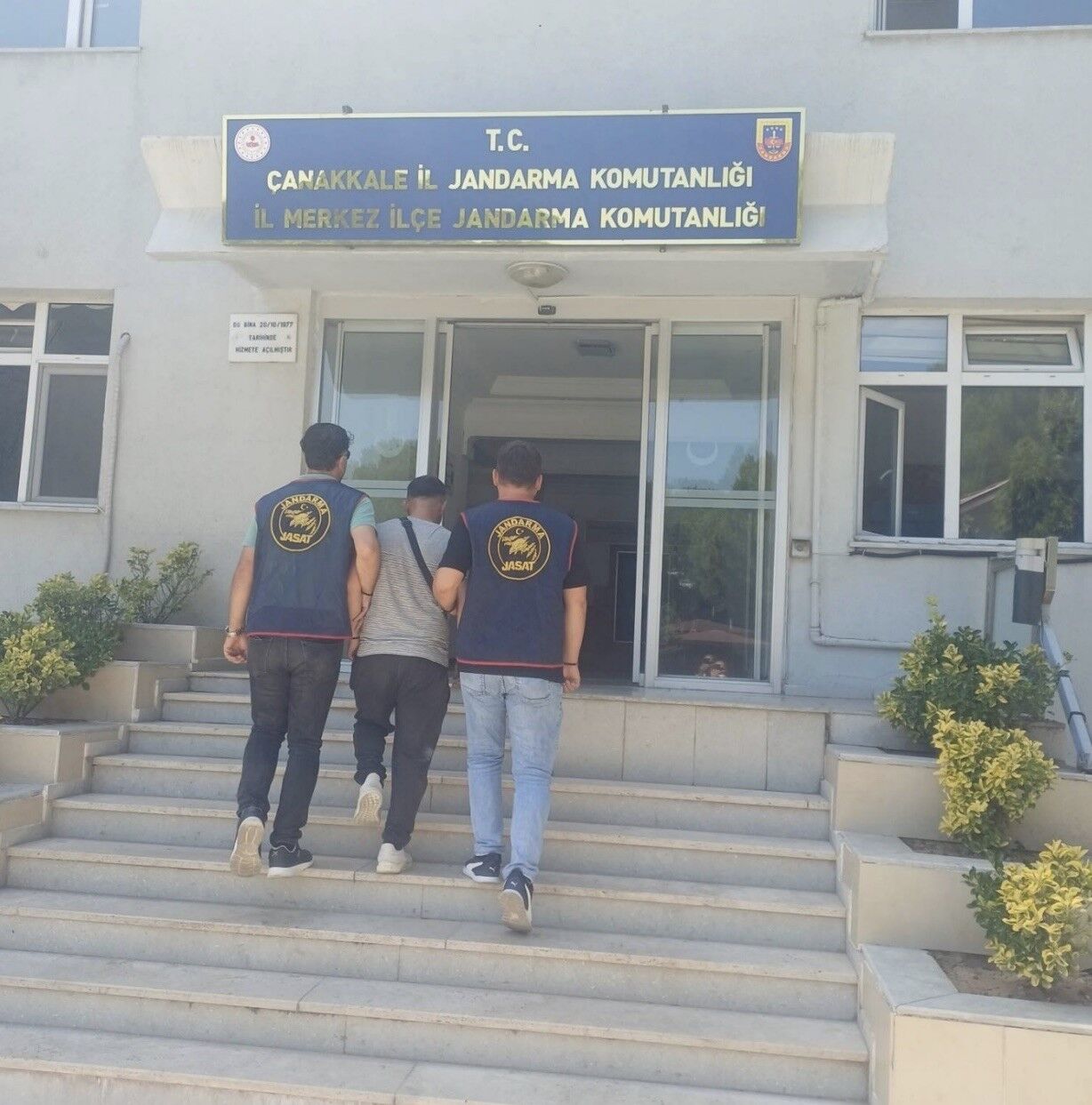 Çanakkale'de jandarma ekipleri, 64 şüpheliyi yakalandı