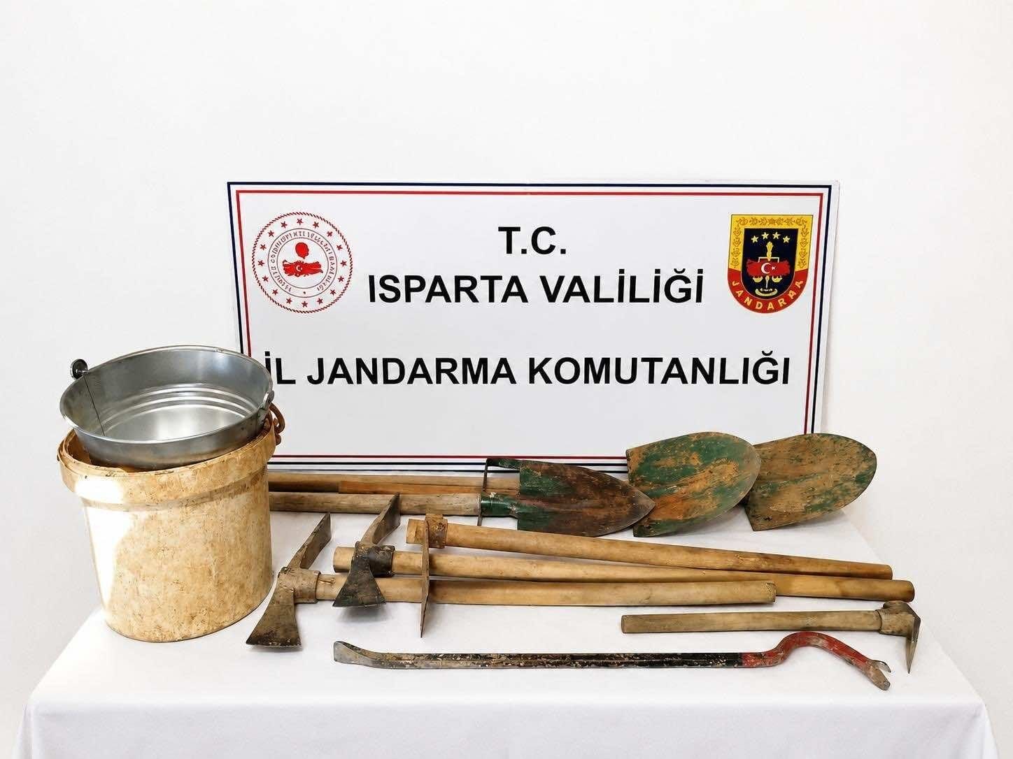 Isparta'da jandarmadan kaçak kazı operasyonu