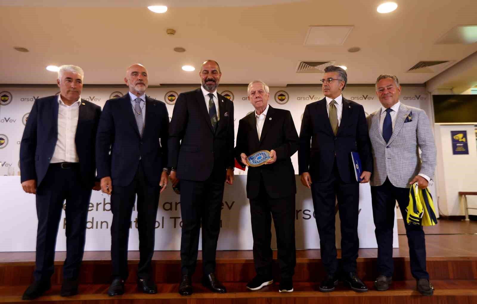 Önder Fırat: 'Fenerbahçe Kadın Futbol Şubesi'ni 5 kişilik komite yönetecek'