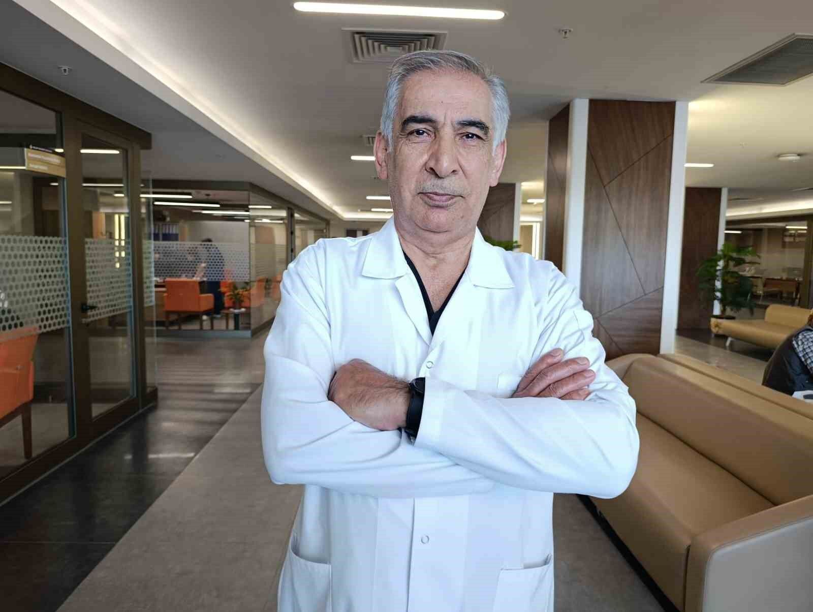Op. Dr. Atlı: 'Ebola, iç ve dış organlarda kanamalarla seyreden bir hastalık'
