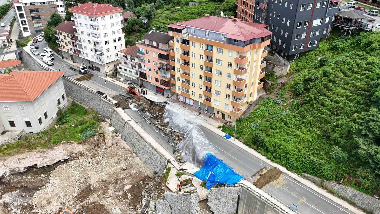 Rize'de çöken yolla ilgili tahliye edilen bina sakinleri 'Biz uyarmıştık' dedi
