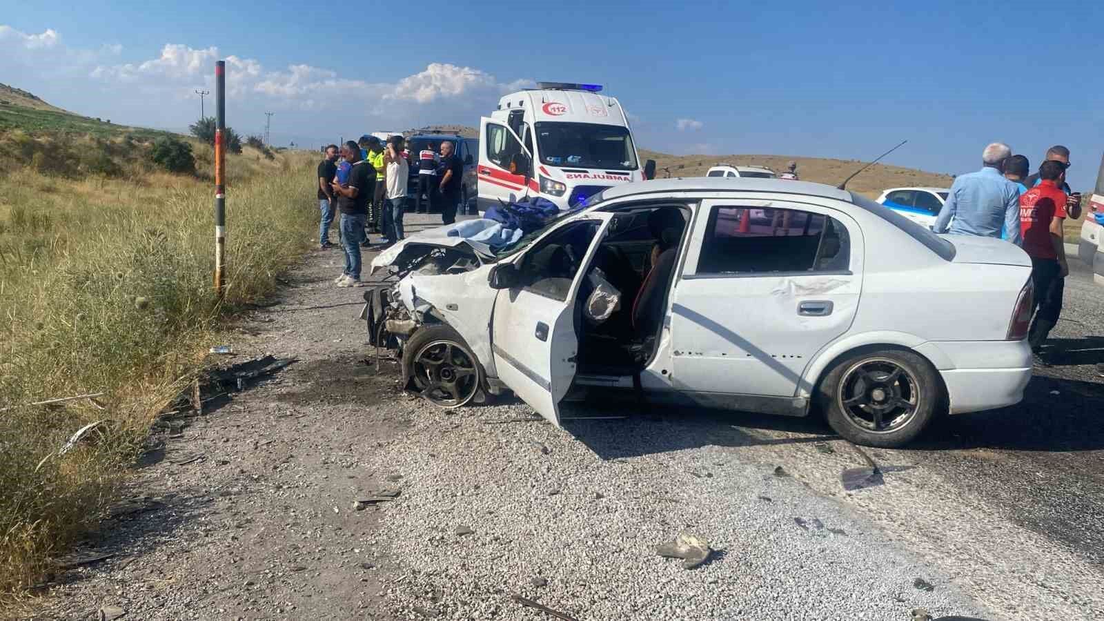 Tatvan'da iki otomobil çarpıştı: 6 yaralı