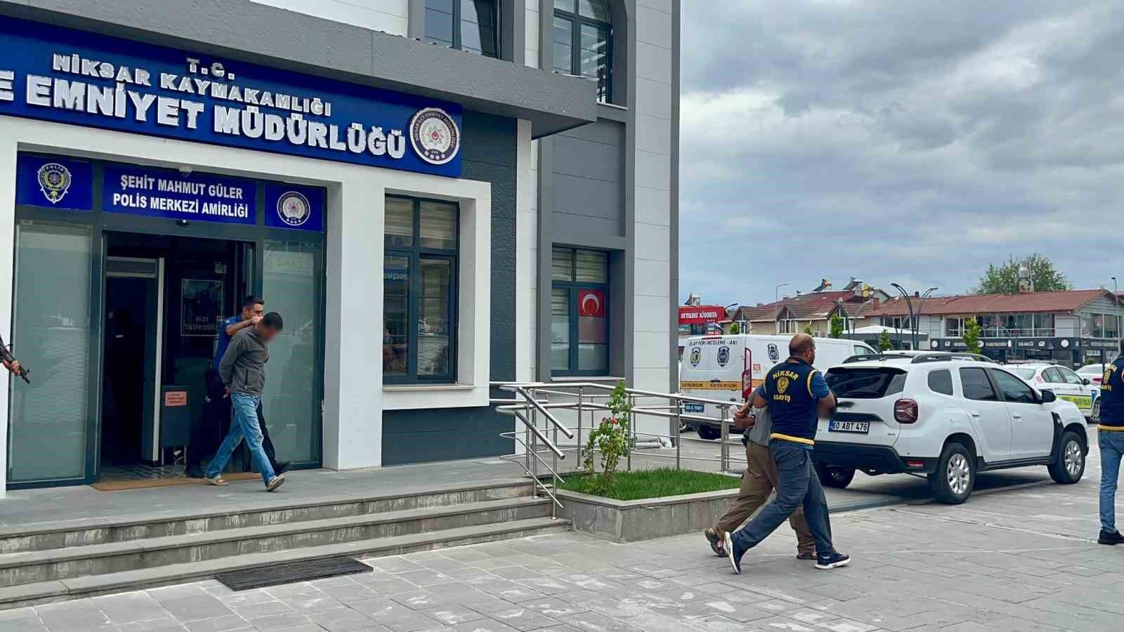 Tokat'ta lastik hırsızlığı yapan şüpheliler Sivas'ta yakalandı