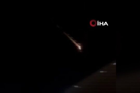 İran balistik füzelerinin Ürdün'deki askeri üssü vurduğu anların görüntüleri ortaya çıktı