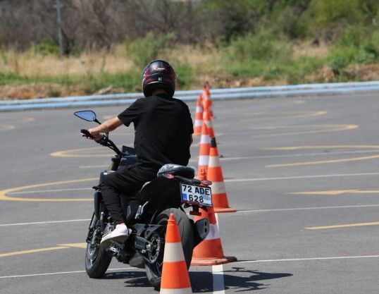 Batman'daki Türkiye'nin İlk Sürücü Akademisi'nde 17 Binin Üzerinde Kişi Eğitim Aldı
