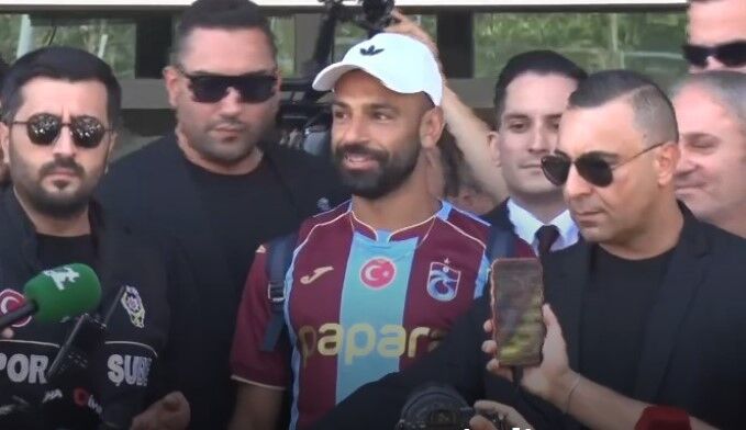Trabzonspor’un anlaşmaya vardığı 34 yaşındaki Mısırlı futbolcu Muhammed Salah, İstanbul’a geldi.
