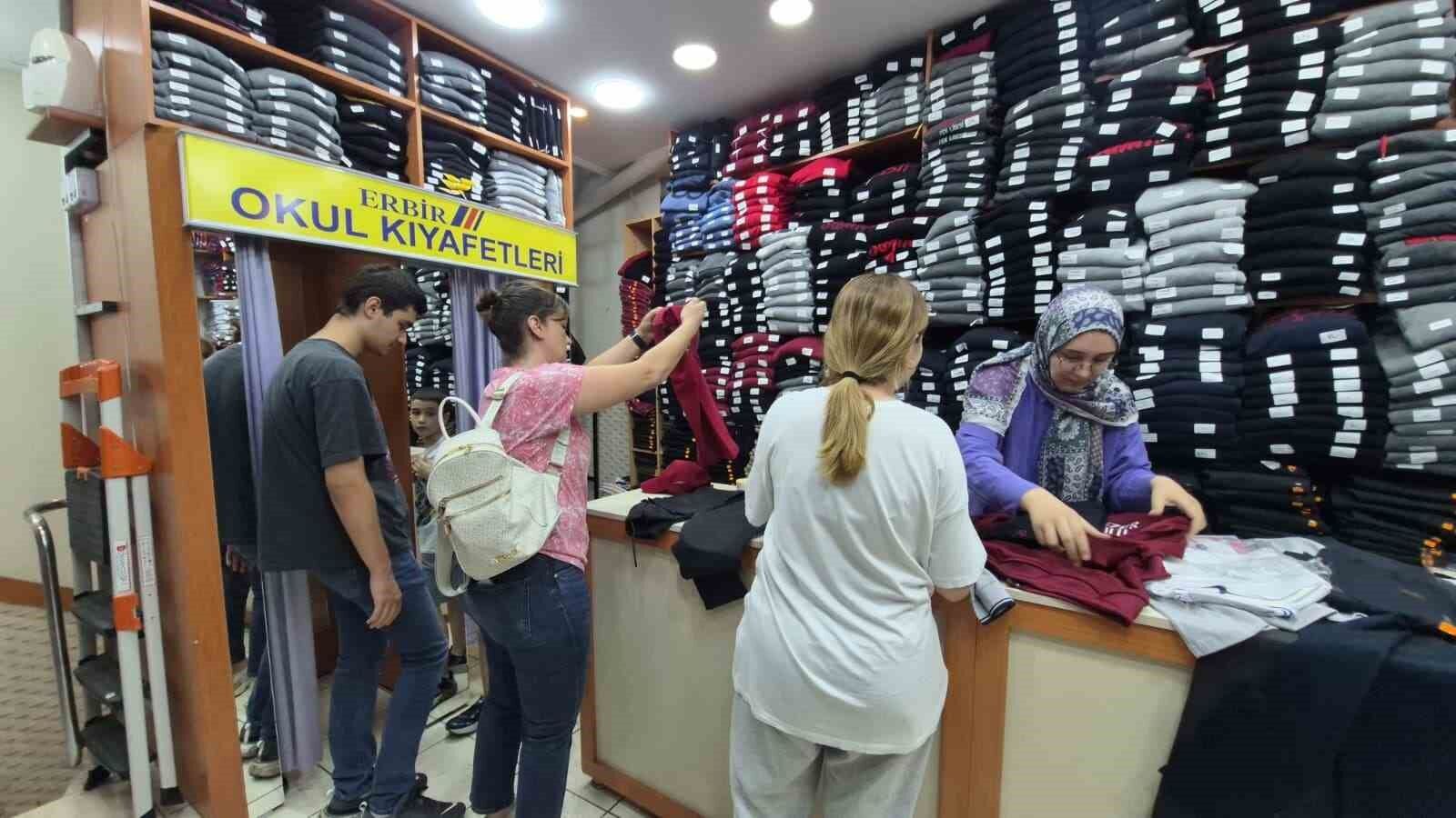 Okul kıyafetlerinde arma zorunluluğu geri döndü: “Güvenlik ve disiplin artacak”