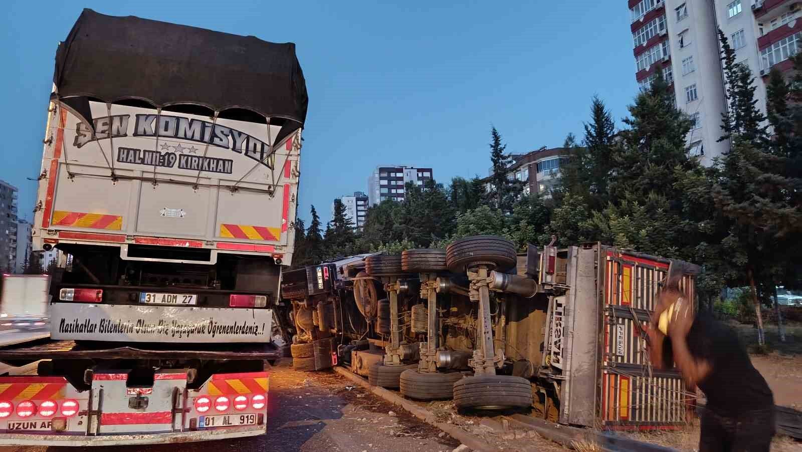 Adana'da zincirleme trafik kazası: 3 yaralı